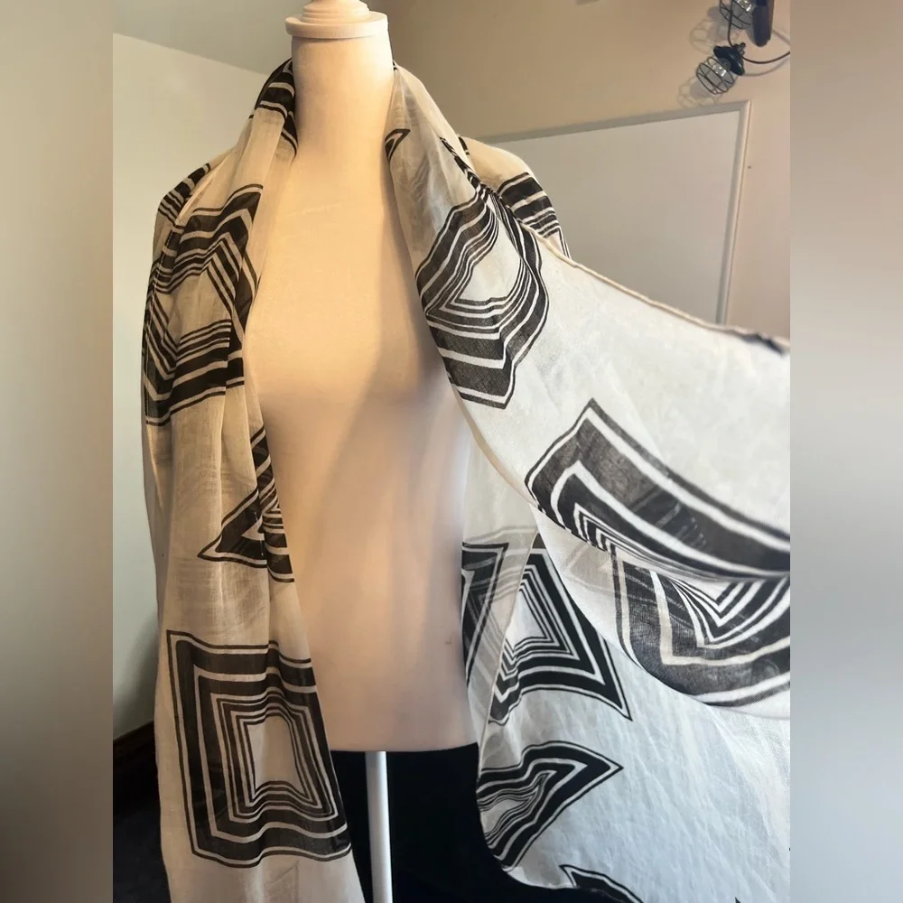 Black and White Geometric Scarf